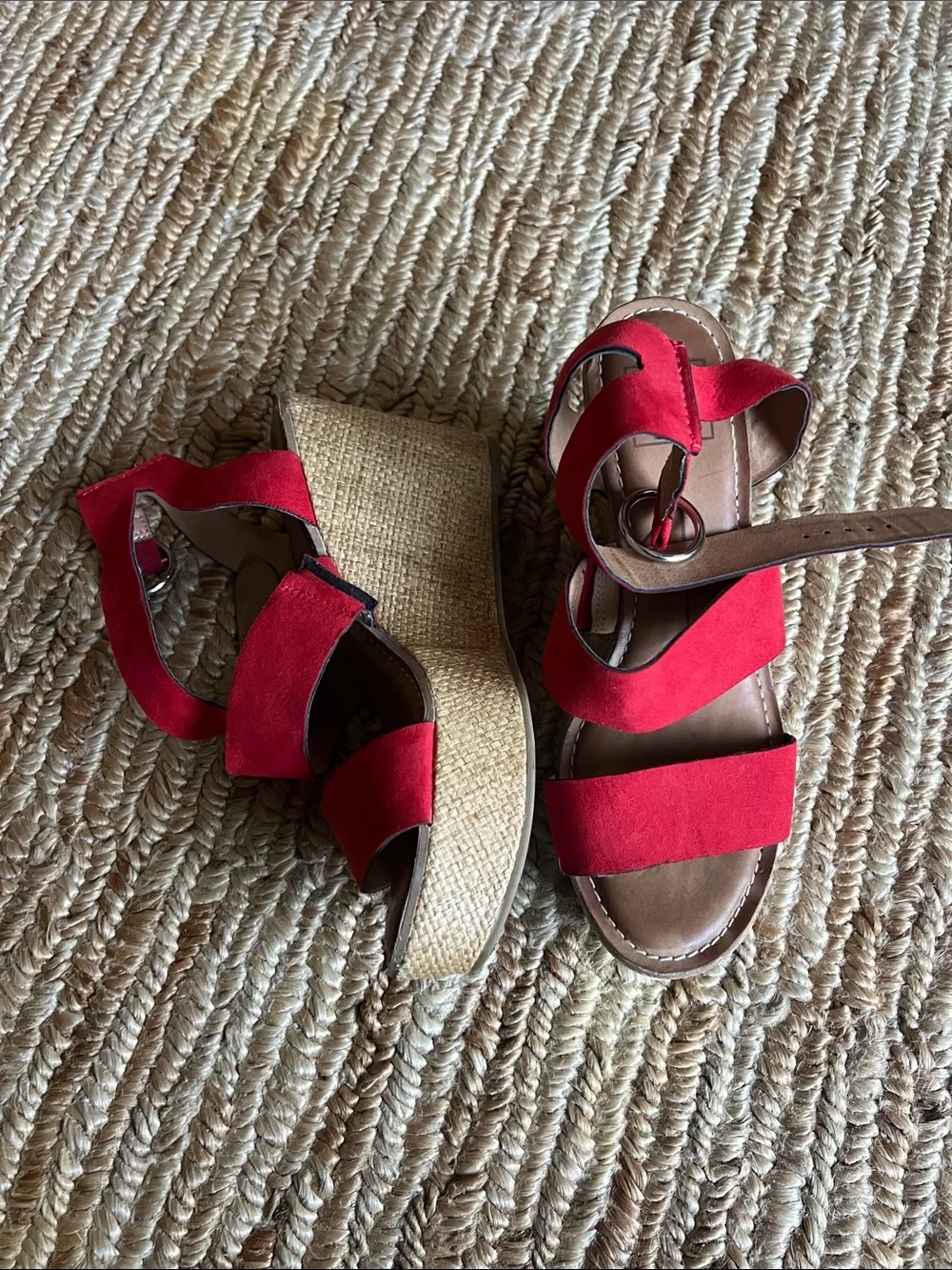 Dv8 stylish red